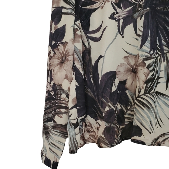 Only open back Blouse - Picture 8 of 11